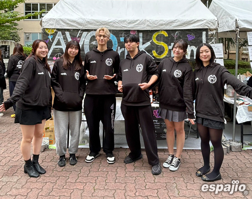 青山学院大学バレーボール愛好会AVC様オリジナルパーカー着用集合お写真