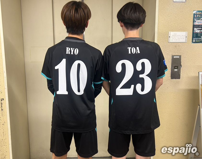 東京国際大学FC.SHISHAMO様オリジナルユニフォーム着用お写真後ろ