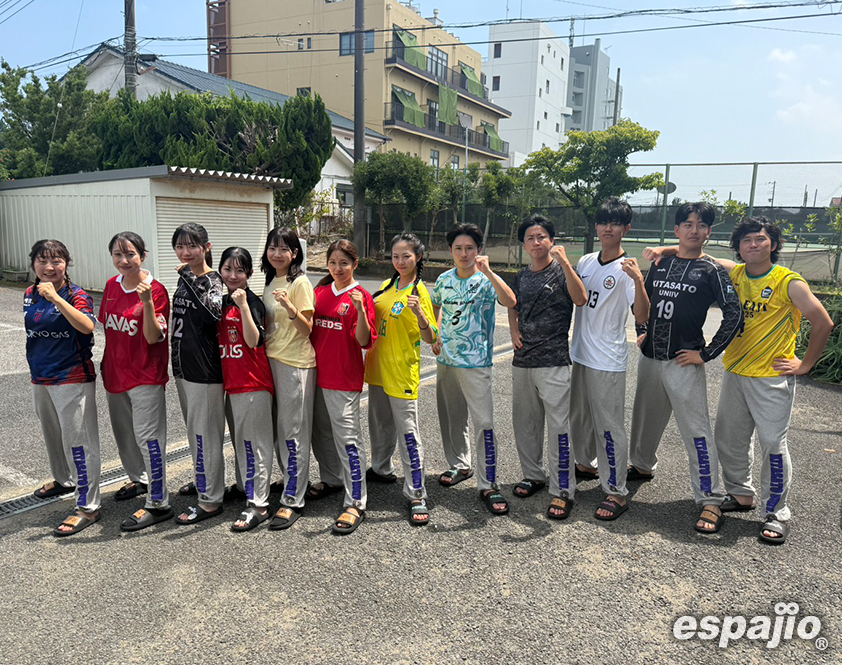 北里大学薬学部フットサル部様オリジナルスウェットパンツ着用集合お写真2