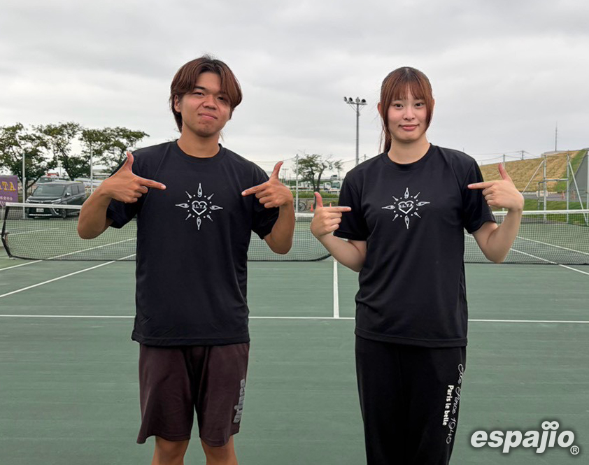 上智大学テニスサークルS.L.T.A.様オリジナルTシャツブラック着用お写真前面