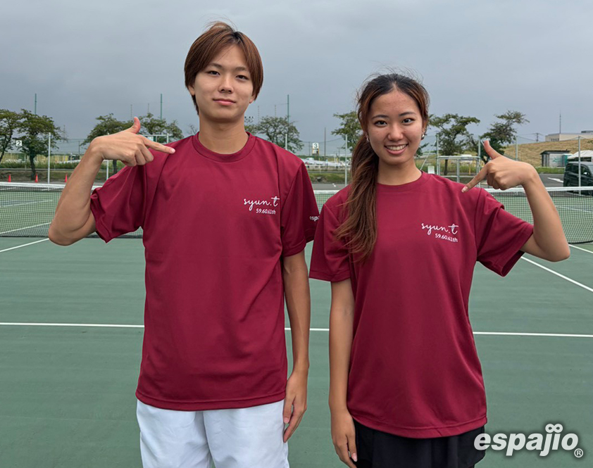 上智大学テニスサークルS.L.T.A.様オリジナルＴシャツバーガンディー着用お写真前面