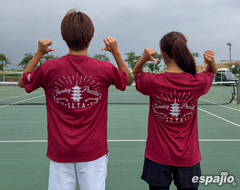 上智大学テニスサークルS.L.T.A.様オリジナルTシャツバーガンディー着用お写真背面