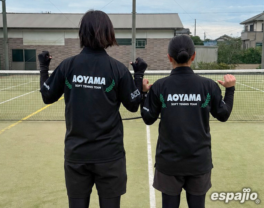 青山学院大学体育会ソフトテニス部様オリジナルドライポロシャツ着用お写真後ろ