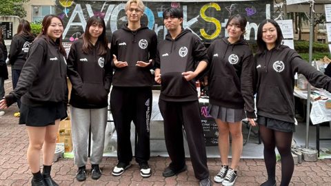 青山学院大学バレーボール愛好会AVC様オリジナルパーカー着用集合お写真